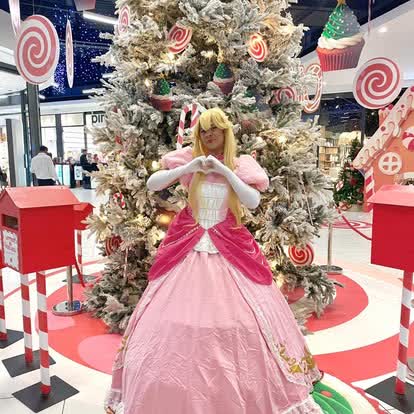 Princesse en robe rose lors d'une animation enfants en galerie commerciale à La Réunion